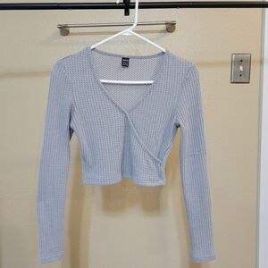 SHEIN Essnce light gray Heathered Knit Surplice Neck Cropped Tee size XS